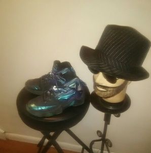 Nike LeBron 13 Boy's Sneakers